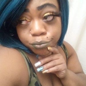 Meet your Posher, Crystal